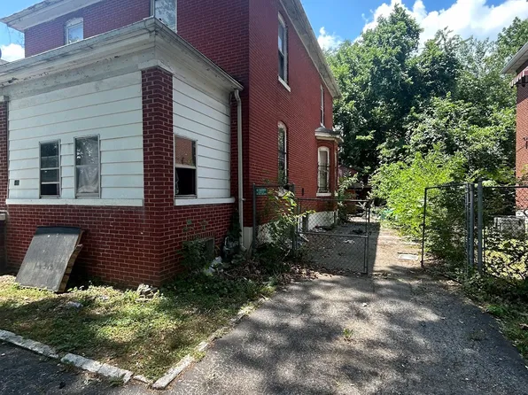 563 N 24th St, East Saint Louis, IL 62205