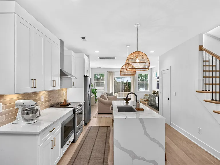 962 Strouse Ave #A — Photo 4