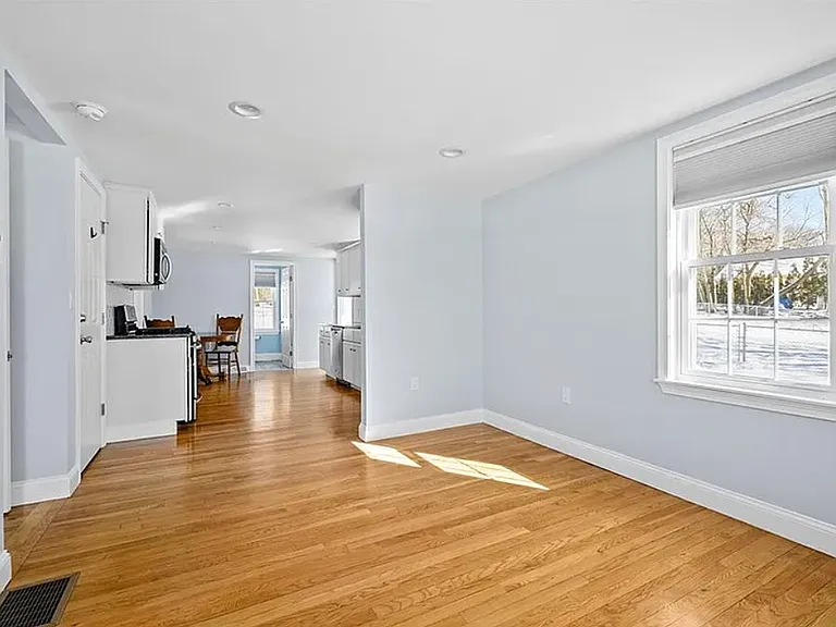 44 Sumner St — Photo 5