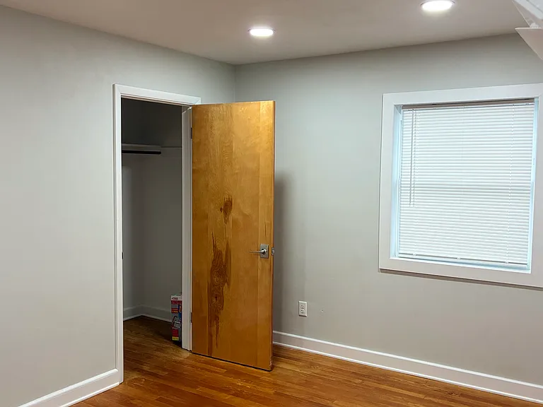 22 E Middle St — Photo 3