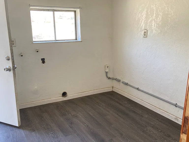 3720 Suhre St #B — Photo 12