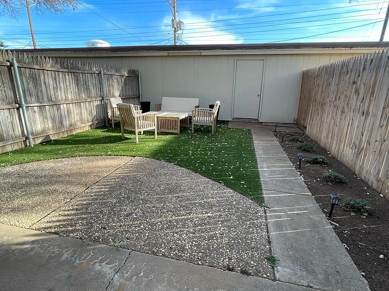 2339 33rd St — Photo 21