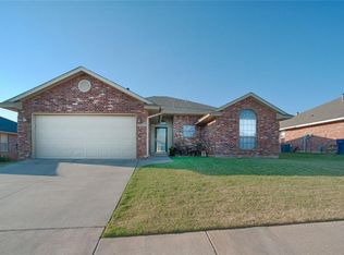 2817 SE 97th St, Moore, OK 73160