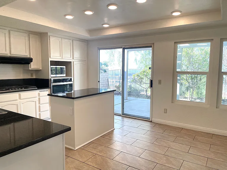 2985 Amber Dr — Photo 17