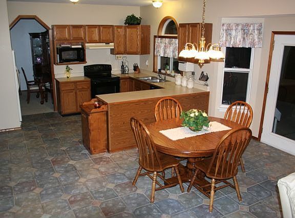 Kitchen & Dining area