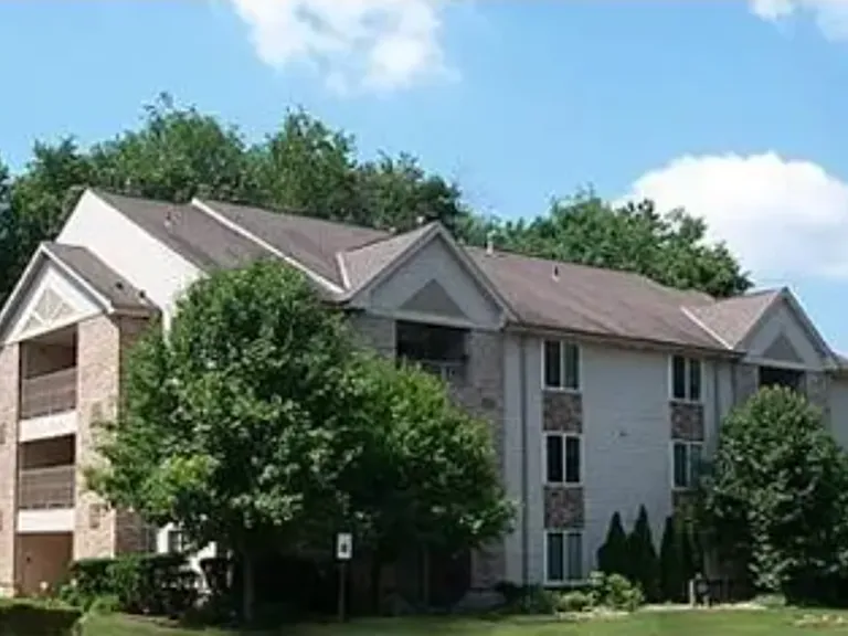 Lakemont Apartments — Photo 58