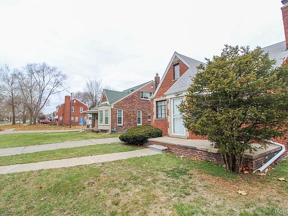 3rd image of 15611 Spring Garden St