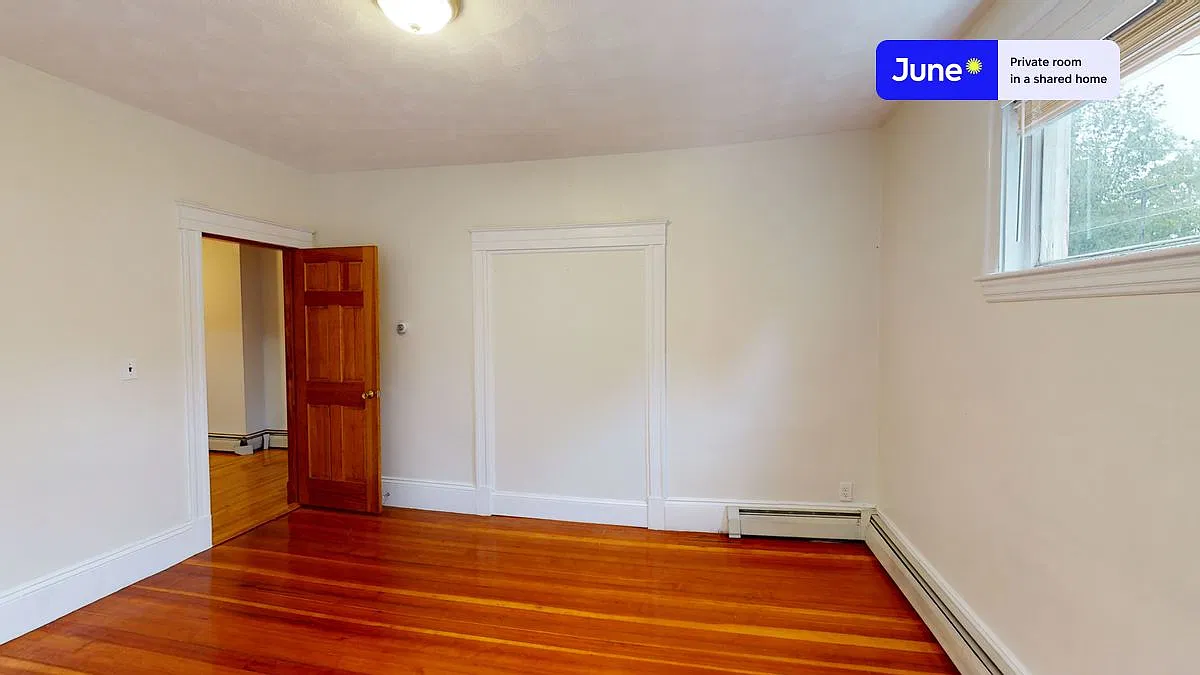 Queen bedroom in 5 bed/1 bath home in Somerville #1343 D — Photo 4