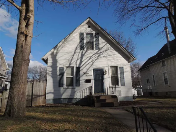 1214 3rd St, Moline, IL 61265