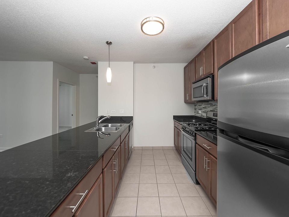 1st image of 552 W Kinzie St #W1403
