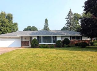 668 Dartmouth Dr, Neenah, WI 54956