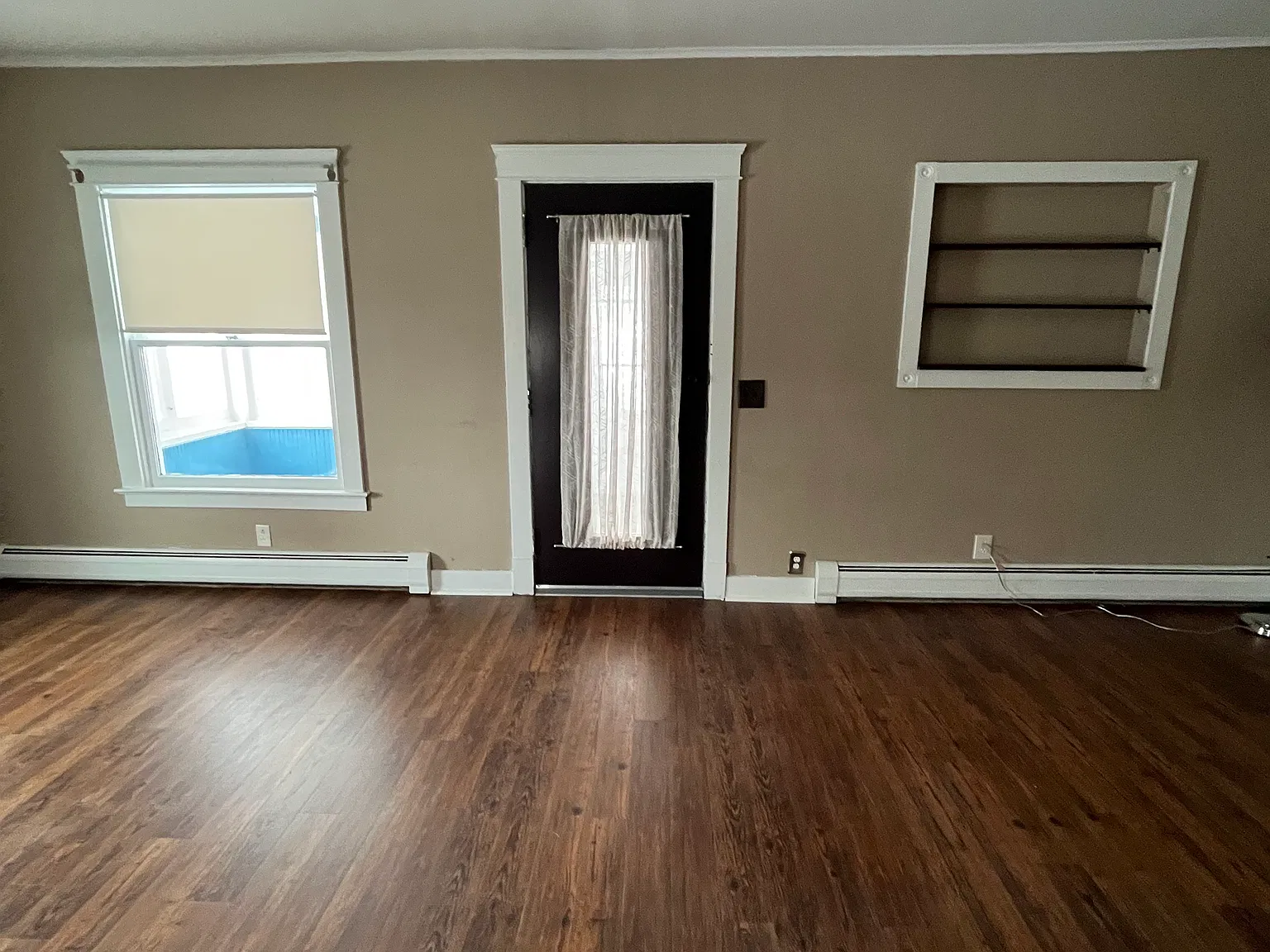 3 bed, 1408 sqft, $1,800 — Photo 2