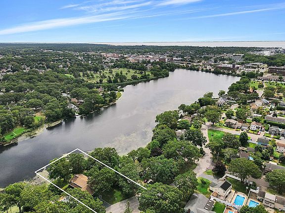 3rd image of 107 Lake Shore Dr