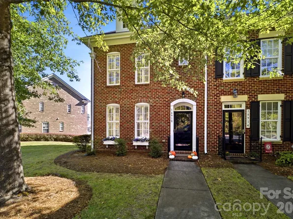 16918 Summers Walk Blvd, Davidson, NC 28036