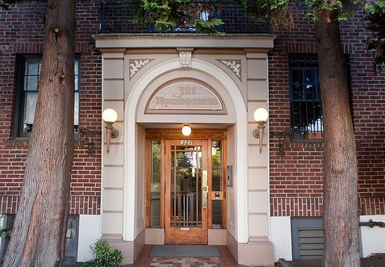 1st image of 321 Boylston Ave E #204