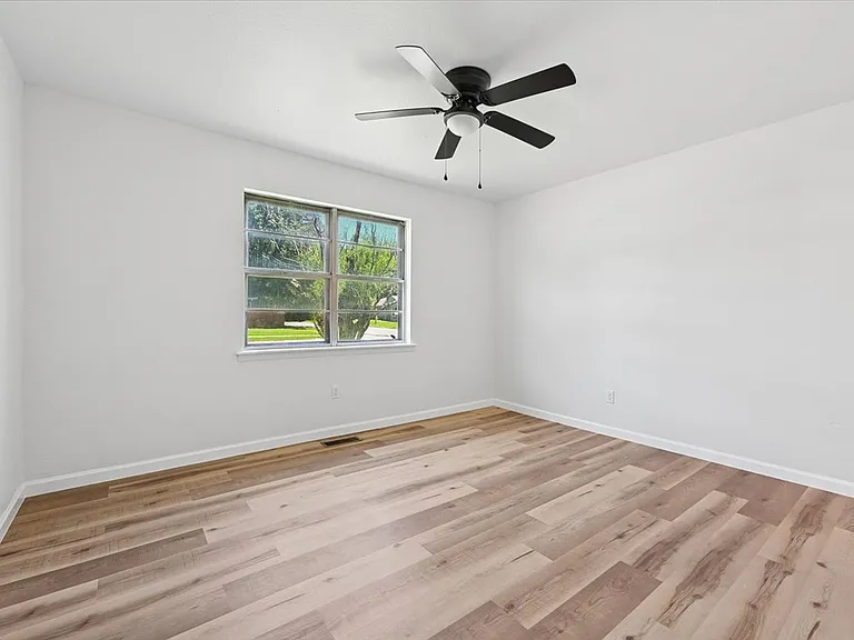 1224 S Broadway St — Photo 11