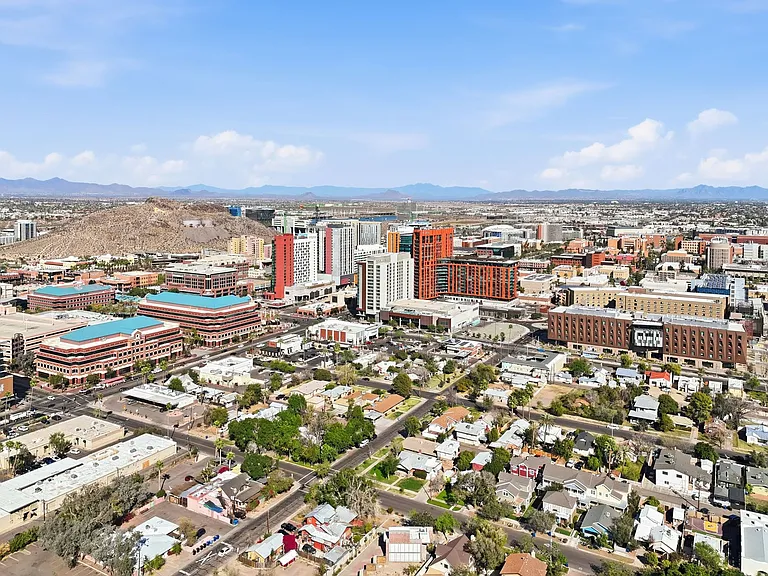 Elevate Your Urban Experience! Move in before the end of the month and get 10 weeks FREE Rent! — Photo 11