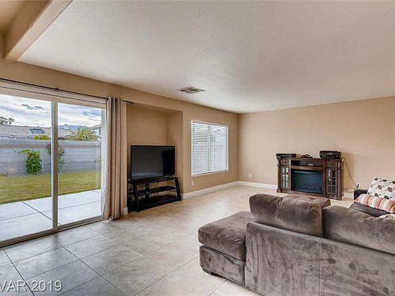 5th image of 3609 Misty Falls St