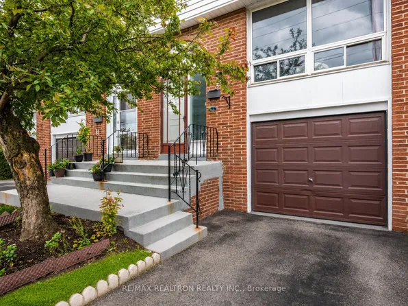 7500 Goreway Dr #37, Mississauga, ON L4T 3C7