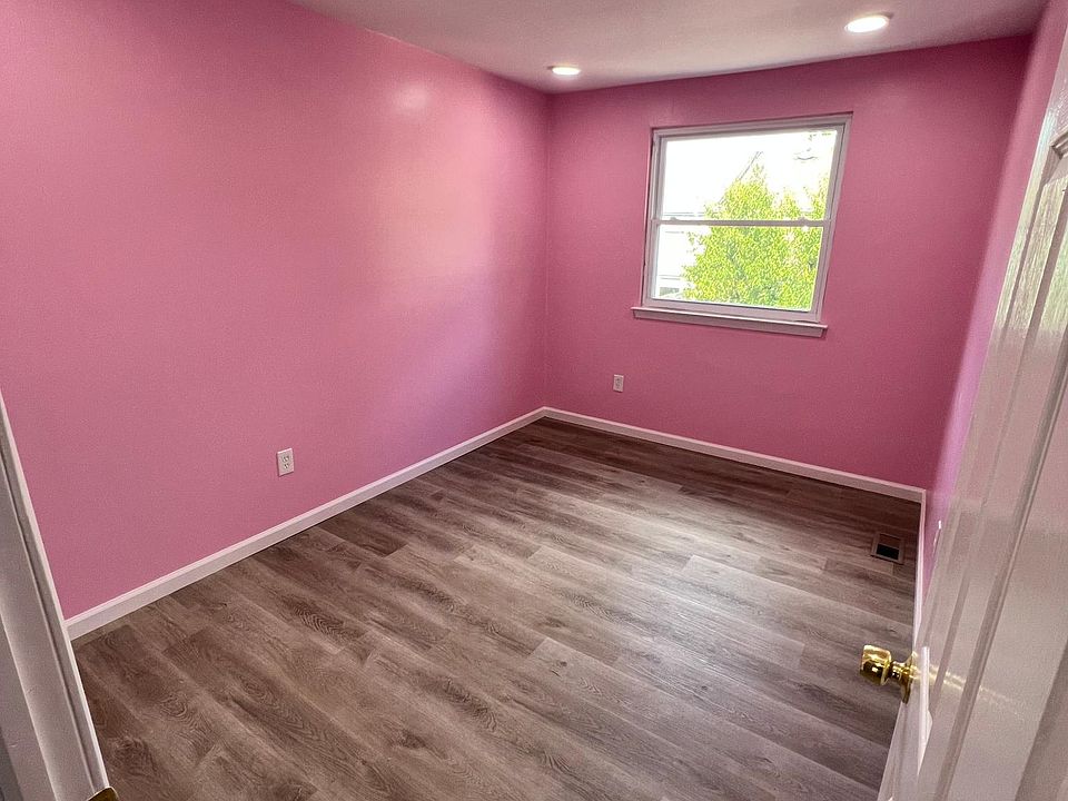 1st image of 1105 Bromley Ct