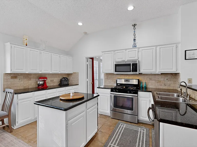 743 Pulitzer Ln — Photo 15