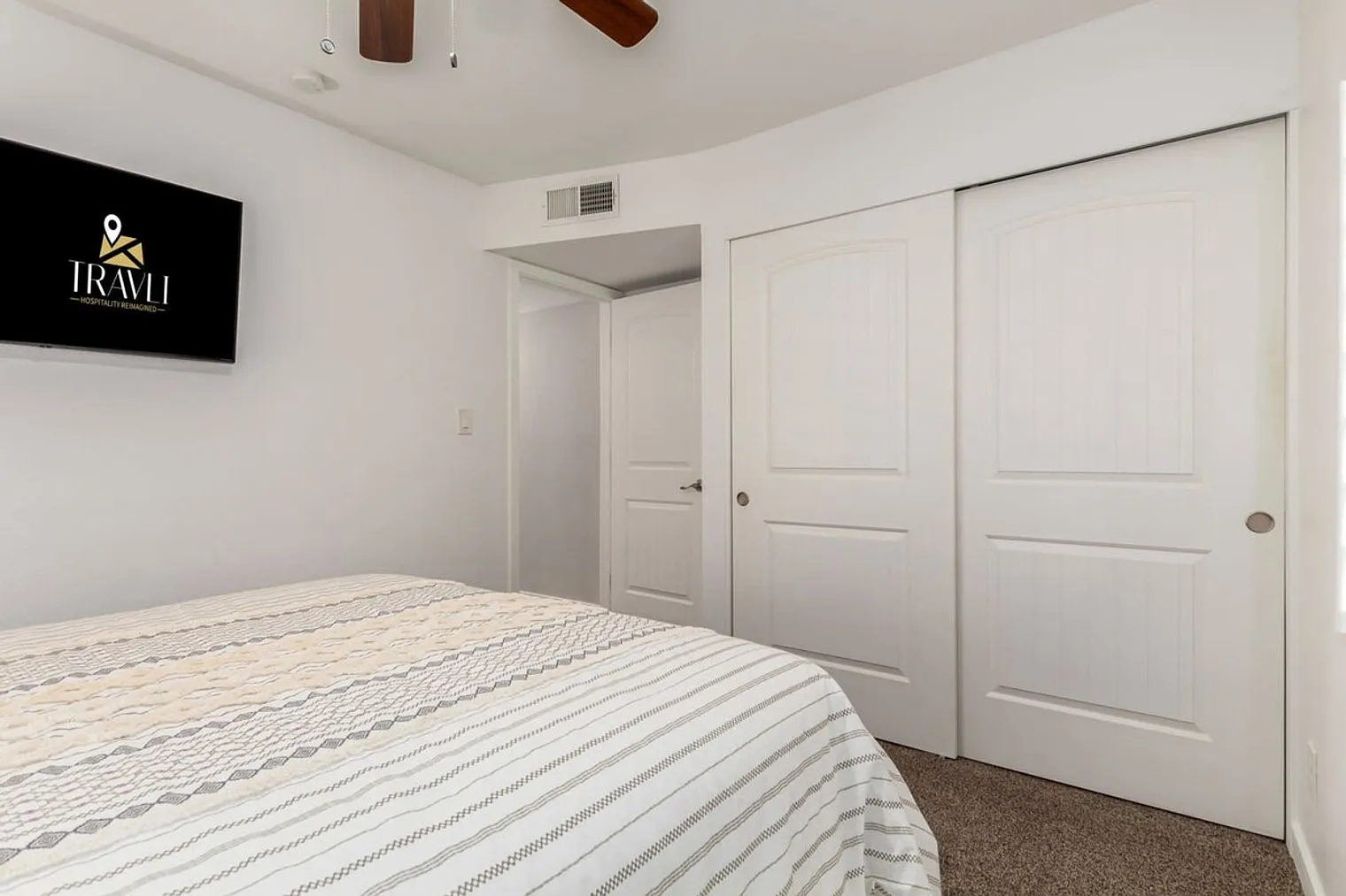 4 bed, 2.0 bath, 1937 sqft, $6,959 — Photo 4