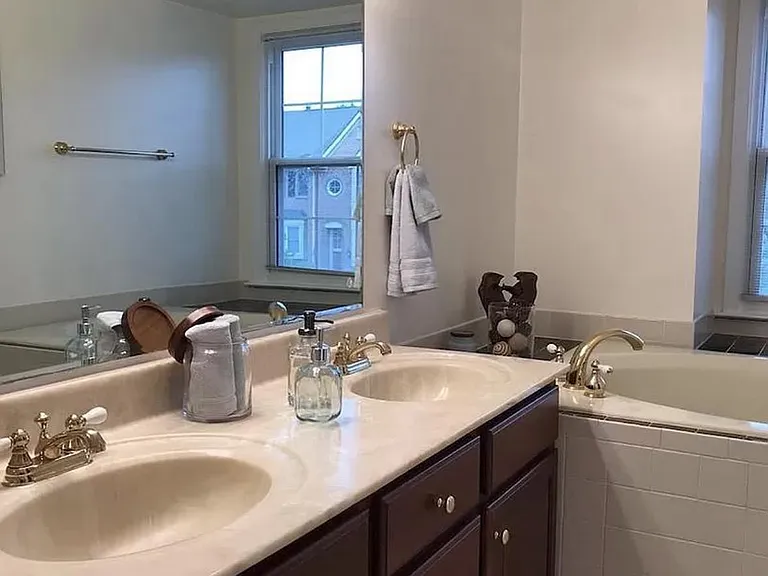 8043 Merry Oaks Ct — Photo 15