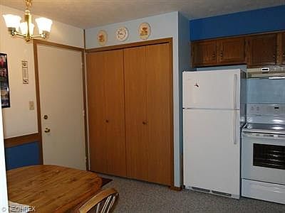 5th image of 130 Royal Crest Dr Unit E