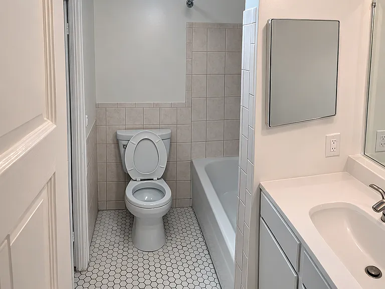 998 Center St NW — Photo 8