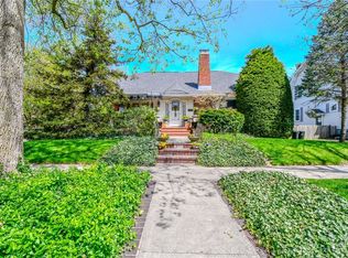 401 Hadley Ave, Oakwood, OH 45419