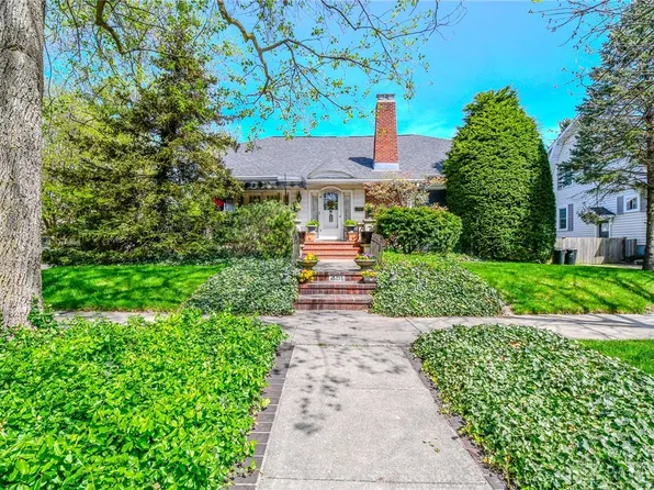 401 Hadley Ave, Oakwood, OH 45419