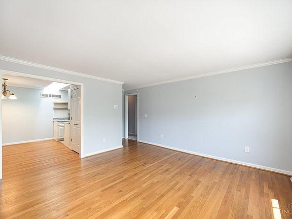 5th image of 3698 Ashworth Dr Unit D
