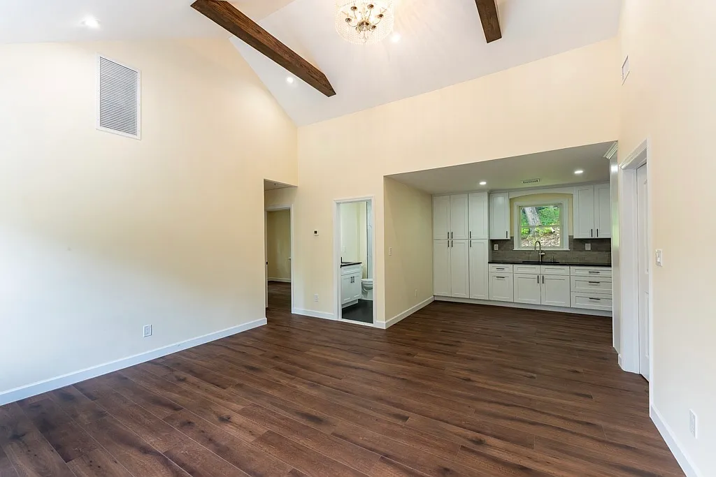 3 bed, 1350 sqft, $3,800 — Photo 2