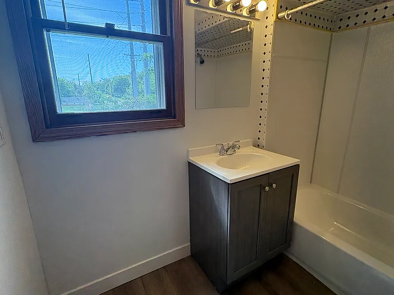 1433 Wilson Ave SW — Photo 5