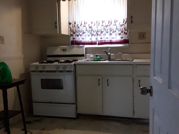 4th image of 380 Pioneer St