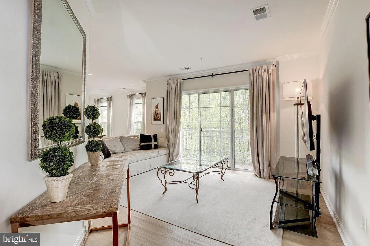 2 bed, 1187 sqft, $2,800 — Photo 2