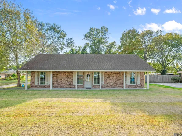 2209 Live Oak Dr, Brusly, LA 70719