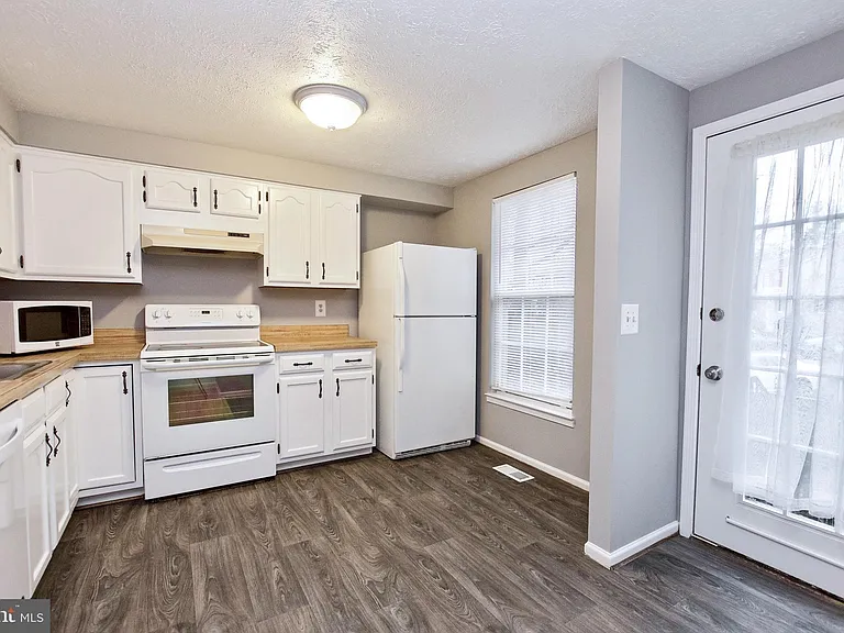 1915 Belmont Ridge Ct — Photo 7