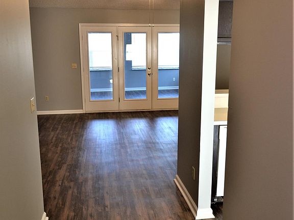 2nd image of 2938 Russell Oaks Dr