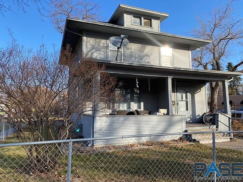 2nd image of 624 W 18th St