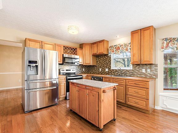 2nd image of 3243 Long Cove Ct