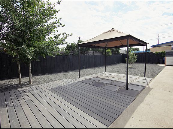 Huge private yard with deck