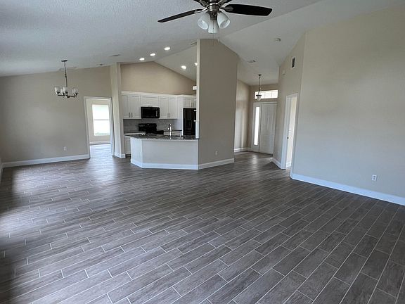 4th image of 233 SW Kestor Dr