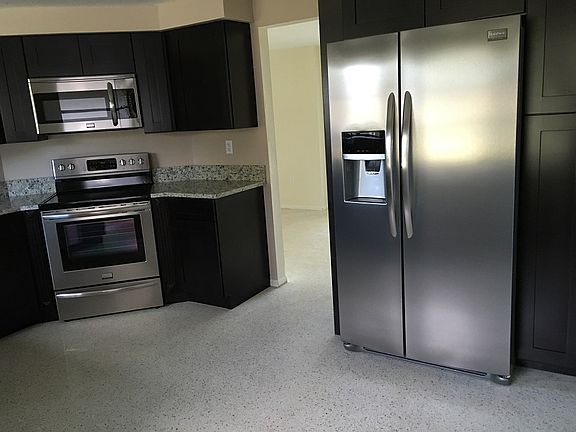 3rd image of 504 Dona Dr