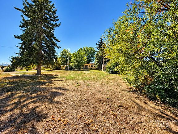 3rd image of 181 Hillcrest Rd