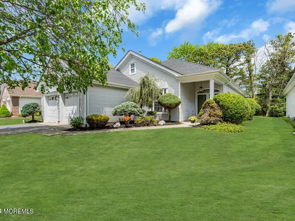 22 Amberlands Court, Lakewood, NJ 08701