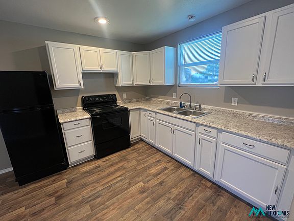 3rd image of 907 Bullock Ct