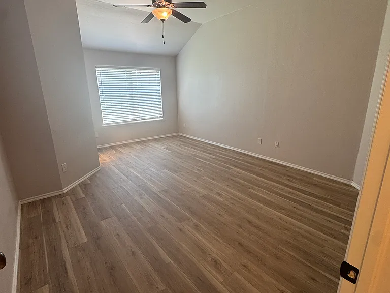4408 Brooklyn Ave — Photo 13