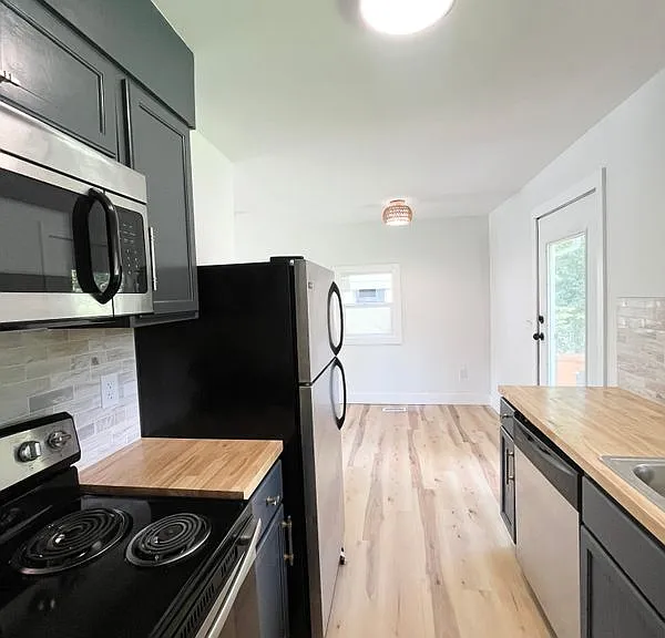 3741 Elmwood Ave — Photo 3