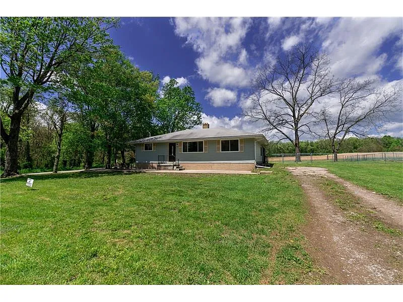 1129 Walnut Hill Rd photo 1